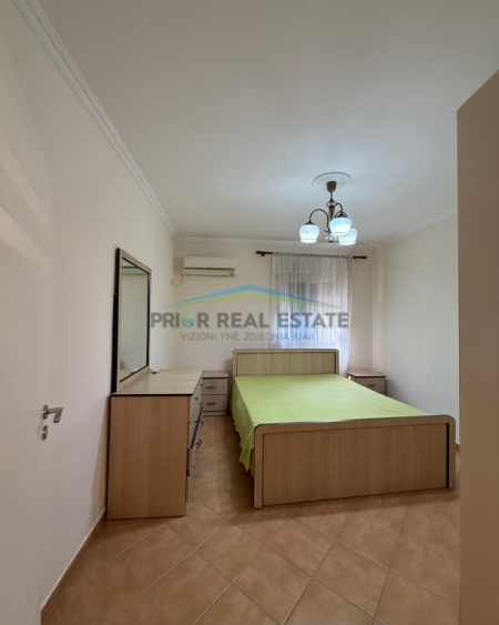 Tirane, jepet me qera apartament 3+1+Ballkon Kati 3, 130 m² 600 € (Stadiumi Dinamo)