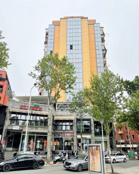Tirane, jepet me qera zyre Kati 0, 60 m² 900 € (QENDER)