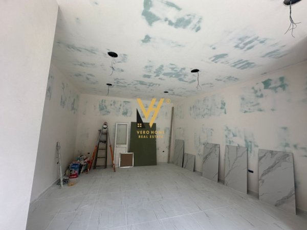 Tirane, jepet me qera dyqan Kati 0, 37 m² 500 € (RRETHI I SELITES)
