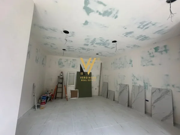 Tirane, jepet me qera dyqan Kati 0, 37 m² 500 € (RRETHI I SELITES)