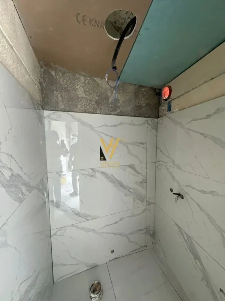 Tirane, jepet me qera dyqan Kati 0, 37 m² 500 € (RRETHI I SELITES)