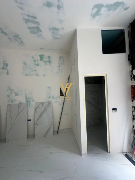 Tirane, jepet me qera dyqan Kati 0, 37 m² 500 € (RRETHI I SELITES)