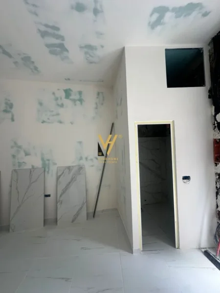 Tirane, jepet me qera dyqan Kati 0, 37 m² 500 € (RRETHI I SELITES)