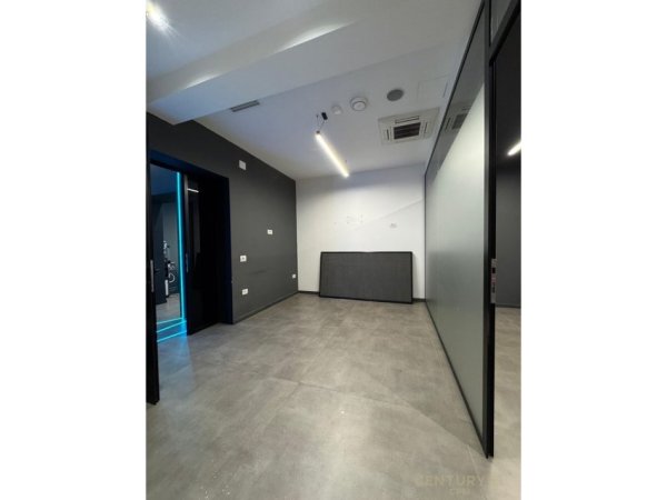 Tirane, jepet me qera ambjent biznesi Kati 1, 100 m² 2.200 € (Bllok)