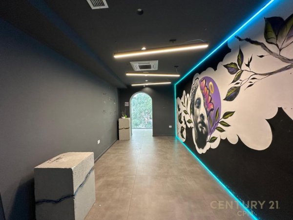 Tirane, jepet me qera ambjent biznesi Kati 1, 100 m² 2.200 € (Bllok)