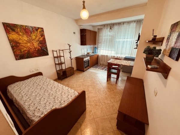 Qera Garzoniere Zog i zi ne pallat te ri 300