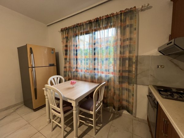 Tirane, jepet me qera apartament 1+1 Kati 0, 50 m² 350 € (Haxhi Isuf Banka)
