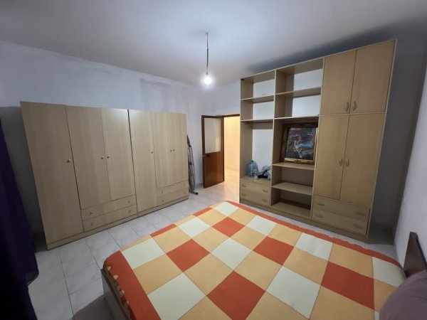 Tirane, jepet me qera apartament 1+1 Kati 0, 50 m² 350 € (Haxhi Isuf Banka)