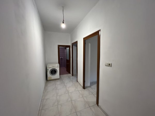 Tirane, jepet me qera apartament 1+1 Kati 0, 50 m² 350 € (Haxhi Isuf Banka)