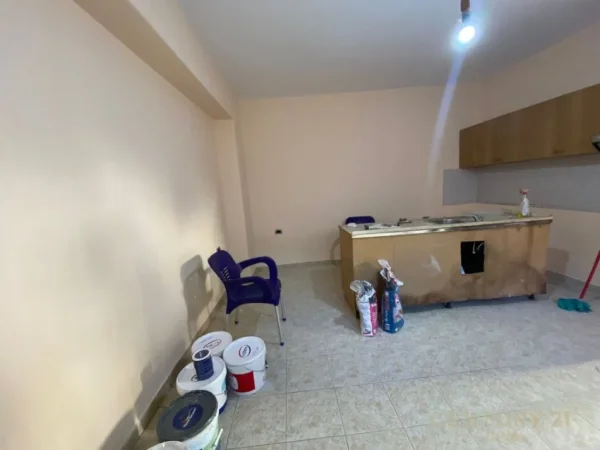 Tirane, jepet me qera ambjent biznesi Kati 0, 62 m² 500 € (rruga muhamed gjollesha)