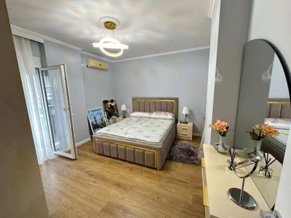 Tirane, jepet me qera apartament 2+1+Aneks Kati 4, 114 m² 800 € (zogu zi)