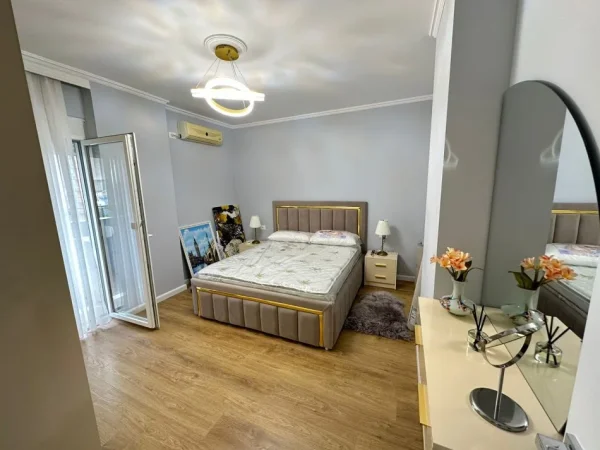 Tirane, jepet me qera apartament 2+1+Aneks Kati 4, 114 m² 800 € (zogu zi)