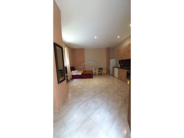 Shiten, 2 Garsionere, Kodra e Diellit, Tiranë