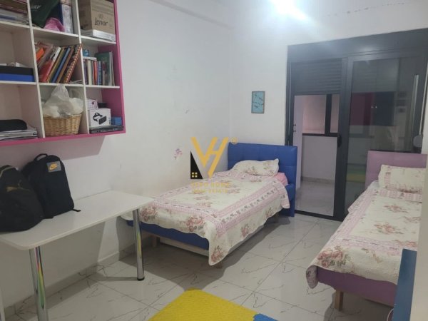 Tirane, shitet apartament 2+1+Ballkon Kati 3, 97 m² 140.000 € (YZBERISHT)