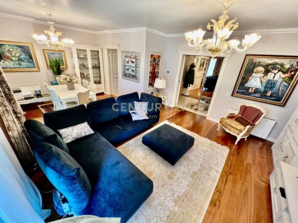 Tirane, shes apartament 5+1+4 me 4 POSTE PARKIMI , 327 m² 850.000 € (Rruga e Kosovarëve)