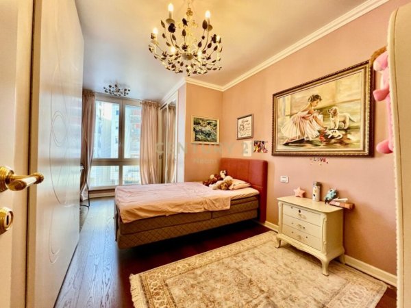 Tirane, shes apartament 5+1+4 me 4 POSTE PARKIMI , 327 m² 850.000 € (Rruga e Kosovarëve)