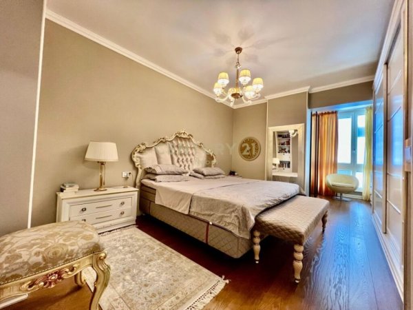 Tirane, shes apartament 5+1+4 me 4 POSTE PARKIMI , 327 m² 850.000 € (Rruga e Kosovarëve)