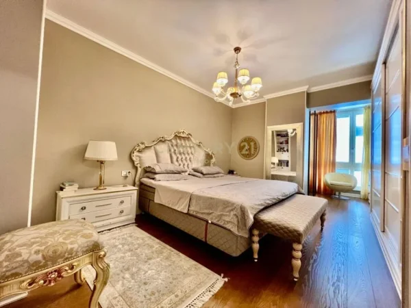 Tirane, shes apartament 5+1+4 me 4 POSTE PARKIMI , 327 m² 850.000 € (Rruga e Kosovarëve)