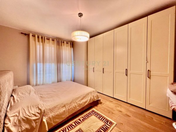 Tirane, shes apartament 5+1+4 me 4 POSTE PARKIMI , 327 m² 850.000 € (Rruga e Kosovarëve)