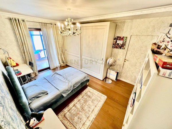 Tirane, shes apartament 5+1+4 me 4 POSTE PARKIMI , 327 m² 850.000 € (Rruga e Kosovarëve)