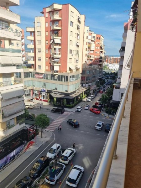 Tirane, jepet me qera apartament 2+1+Ballkon Kati 5, 100 m² 450 € (Astir)