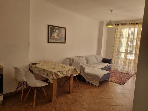 Tirane, jepet me qera apartament 2+1+Ballkon Kati 5, 100 m² 450 € (Astir)
