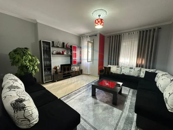 Shitet, Apartament 3+1+2, Fresku, Tiranë.