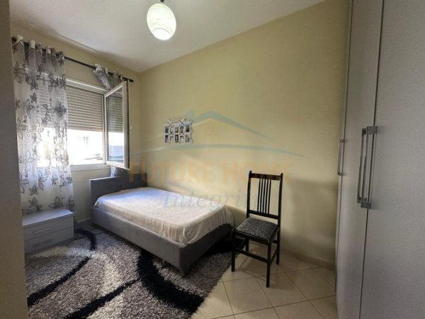 Shitet, Apartament 3+1+2, Fresku, Tiranë.