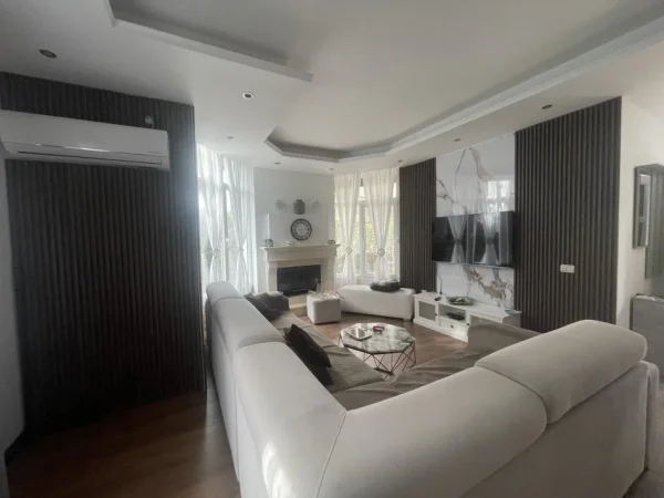 Jepet me qera 2+1 te Gjiri Lalzit kompleksi Lura1