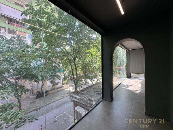 Tirane, shitet ambjent biznesi Kati 1, 150 m² 350.000 € (porcelan)