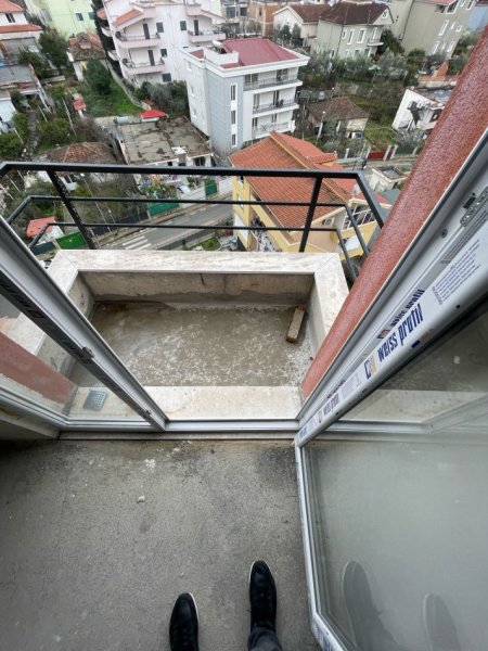 Tirane, shitet apartament 2+1+Ballkon Kati 6, 75 m²
