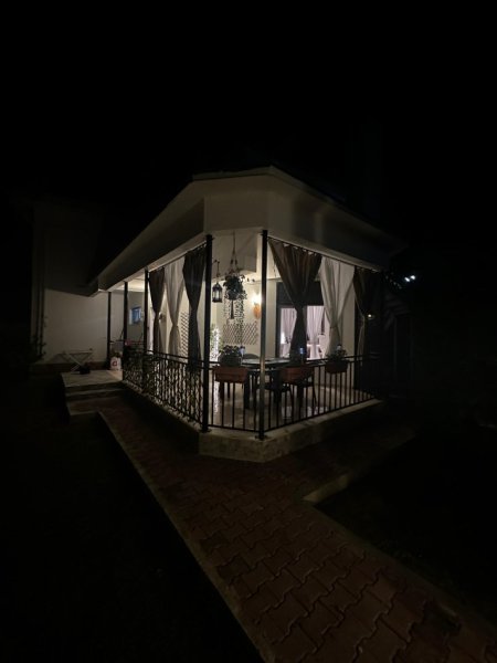 Jepet me qera 2+1 te Gjiri Lalzit kompleksi Lura1