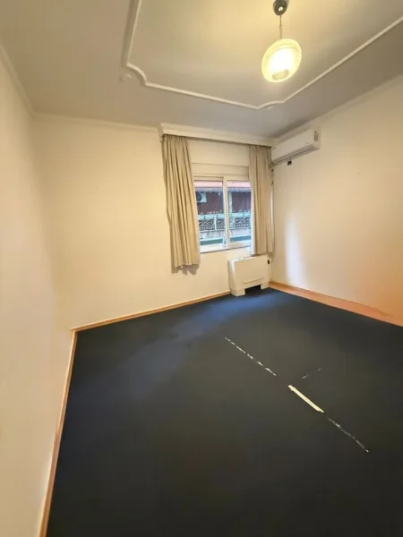 Tirane, jepet me qera apartament 4+1+Ballkon Kati 1, 180 m² 1.500 € (iSH BLLLOK)