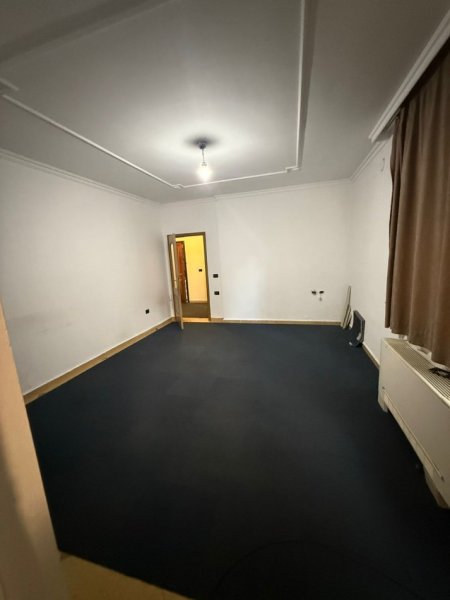 Tirane, jepet me qera apartament 4+1+Ballkon Kati 1, 180 m² 1.500 € (iSH BLLLOK)