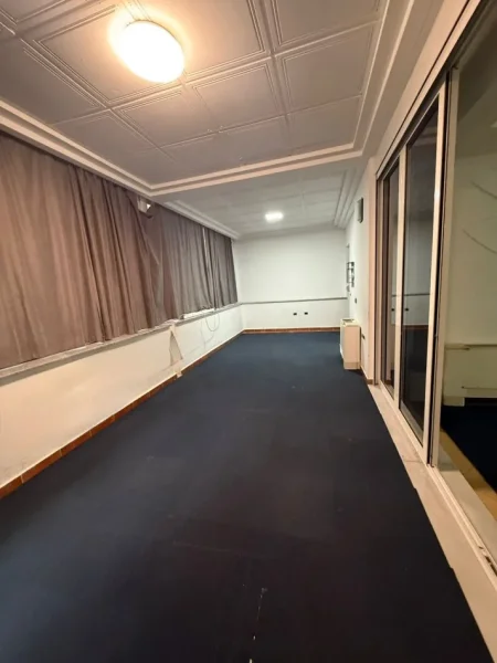 Tirane, jepet me qera apartament 4+1+Ballkon Kati 1, 180 m² 1.500 € (iSH BLLLOK)