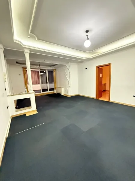 Tirane, jepet me qera apartament 4+1+Ballkon Kati 1, 180 m² 1.500 € (iSH BLLLOK)