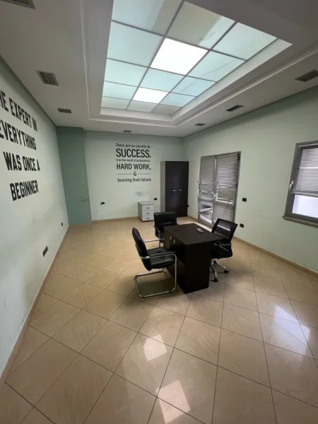 Tirane, jepet me qera zyre Kati 2, 210 m² 1.800 € (zogu i zi)