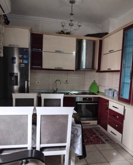 Tirane, jepet me qera apartament 2+1+Ballkon Kati 6, 95 m² 450 € (ASTIR)