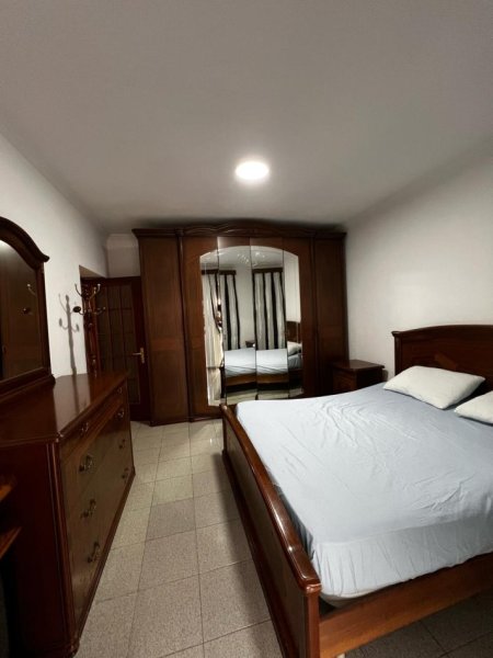 Tirane, jepet me qera apartament 2+1+Ballkon Kati 2, 80 m² 550 € (Arbren Broci)