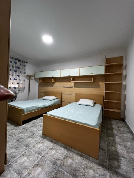 Tirane, jepet me qera apartament 2+1+Ballkon Kati 2, 80 m² 550 € (Arbren Broci)