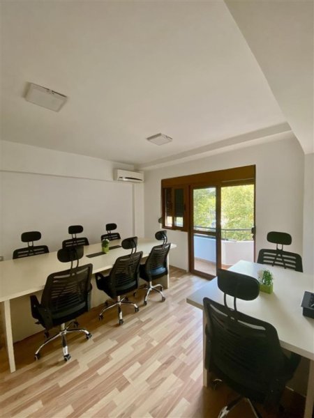Tirane, jepet me qera zyre Kati 2, 70 m² 850 € (9 -Kateshet)