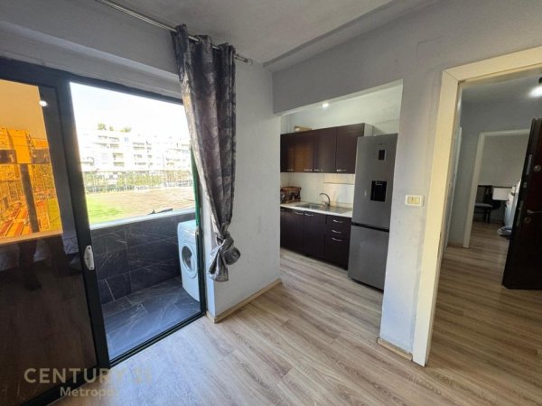 Tirane, shitet apartament 1+1+Ballkon Kati 3, 60 m² 87500 € (Laprake)