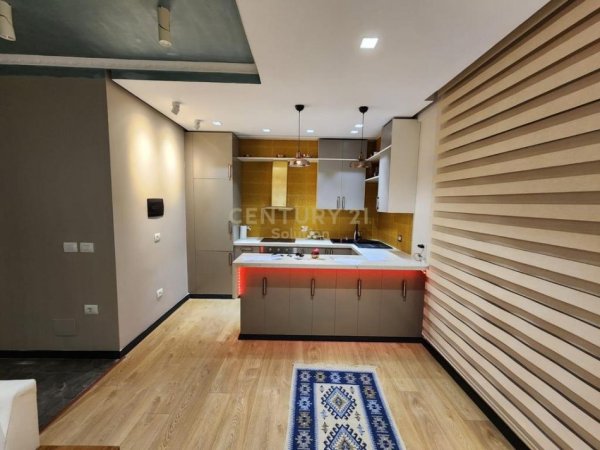 Tirane, jepet me qera apartament 1+1+Ballkon Kati 7, 65 m² 500 € (Astir)