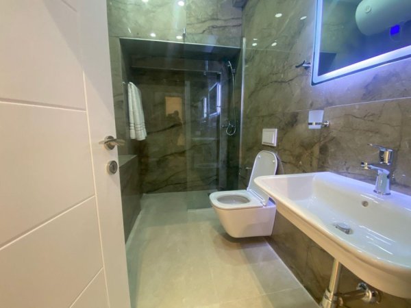 Tirane, jepet me qera garsonier 1+1 Kati 10, 44 m² 580 € (Rruga Kavajes/SQUARE21)