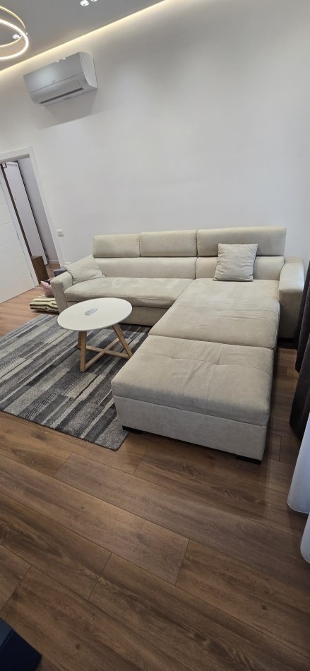 Tirane, jepet me qera apartament 1+1 Kati 8, 70 m² 800 € (Kompleksi Square 21)