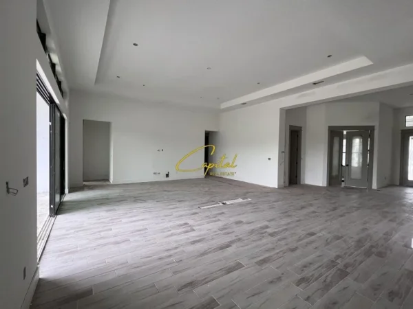 Tirane, jepet me qera dyqan Kati 0, 100 m² 1.200 € (BULEVARDI MIRGJENI)