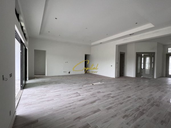 Tirane, jepet me qera dyqan Kati 0, 100 m² 1.200 € (BULEVARDI MIRGJENI)