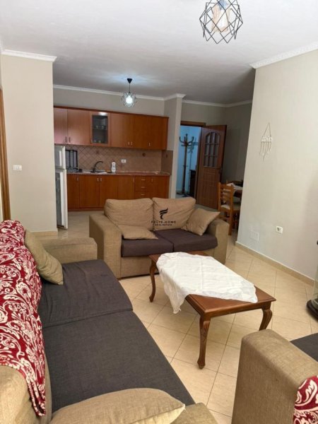 Tirane, jepet me qera apartament 3+1+Ballkon Kati 1, 130 m² 550 € (5 MAJI)