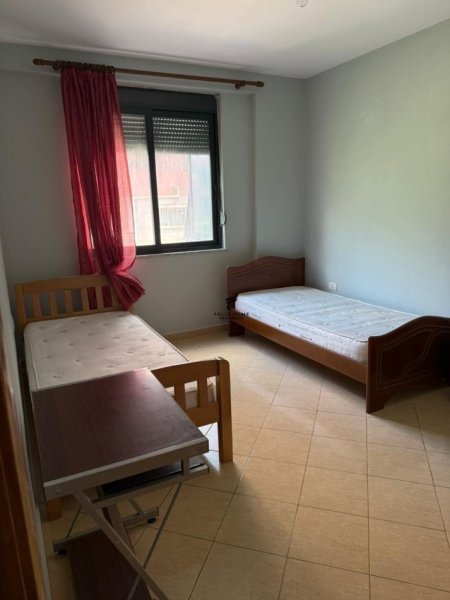 Tirane, jepet me qera apartament 3+1+Ballkon Kati 1, 130 m² 550 € (5 MAJI)