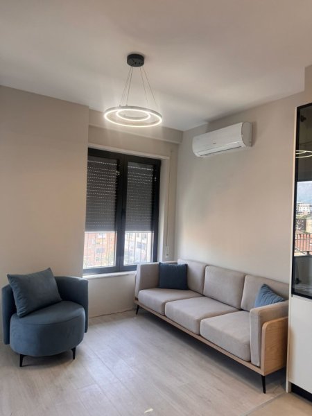 Tirane, jepet me qera apartament 1+1+Ballkon Kati 6, 60 m² 600 € (Stacioni Trenit)
